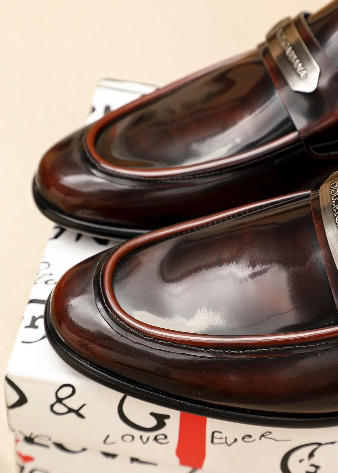 Men's clothing and shoes 💰480 💐DG top quality🔍🔍Men's new leather shoes🚹Sold simultaneously at counters⚠The uppers are imported open-edge beaded cowhide leather uppers from Italy, fully imported cowhide leather lining + classic hardware buckles, completely 1⃣️to 1⃣️reproduction🇮🇹💪💪, ⚠ Sole: The original sole is specially provided by the original factory. The exclusive movable molded sole is super comfortable. ⚠The original factory follows the order, 🔍🔍high quality, you can enter and exit the counter at will, welcome to compare⚠Size: 38-44 (45.46🉑️Customized)